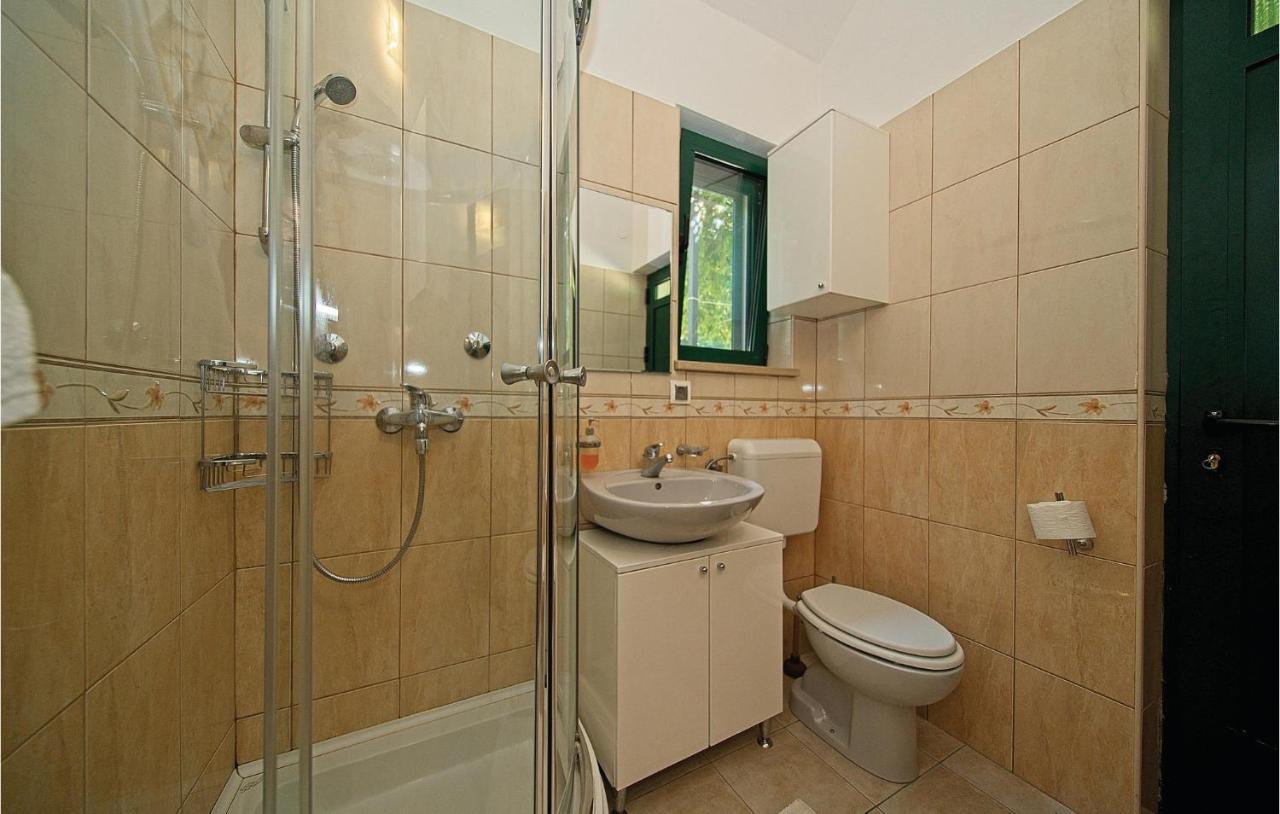 1 Bedroom Awesome Home In 波斯蒂勒 外观 照片